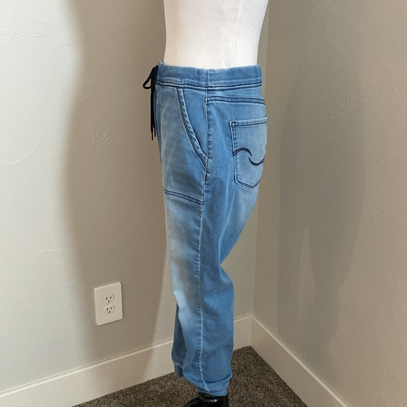 Levi’s signature denim joggers. Size 8 - Picture 3 of 9